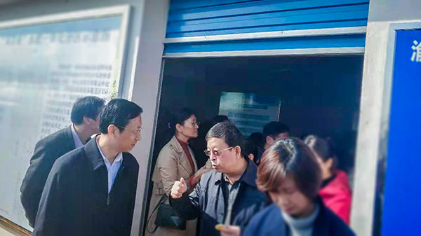 全国农技推广中心王福祥副主任、江西农业农村厅刘光华副厅长就水肥一体化系统做深入交流